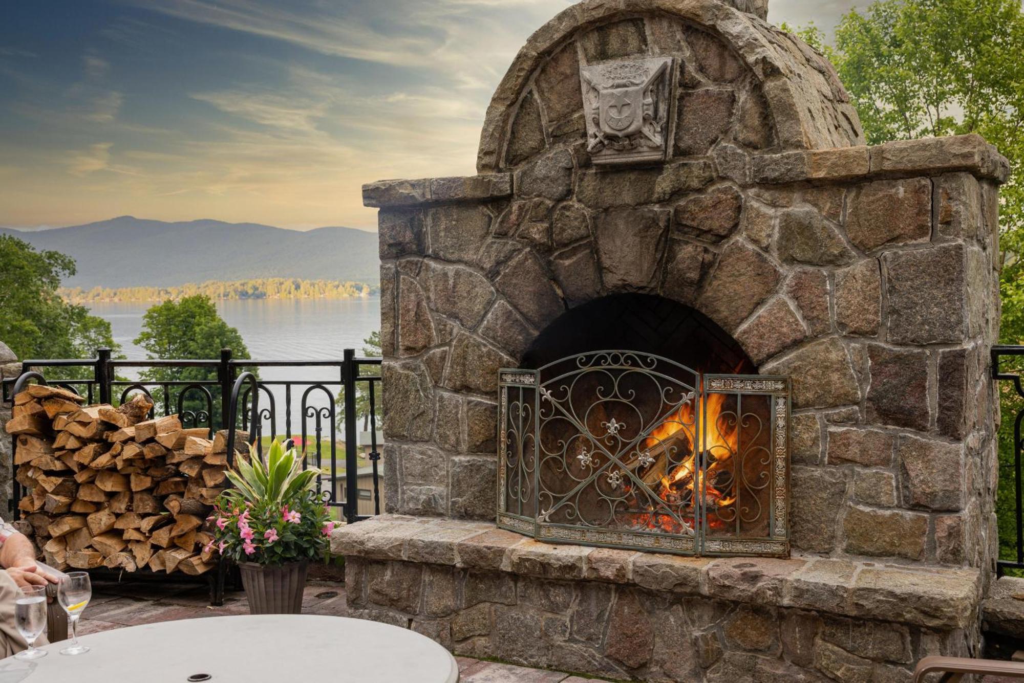 The Inn At Erlowest Lake George Esterno foto