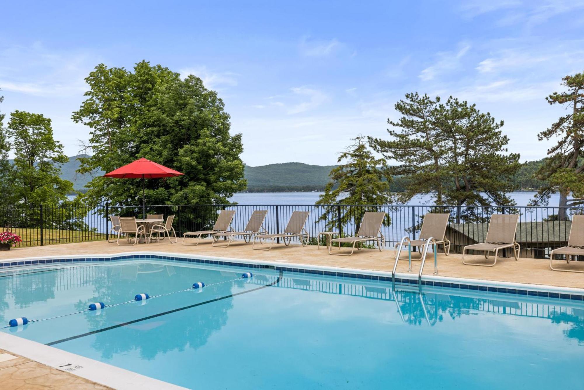 The Inn At Erlowest Lake George Esterno foto