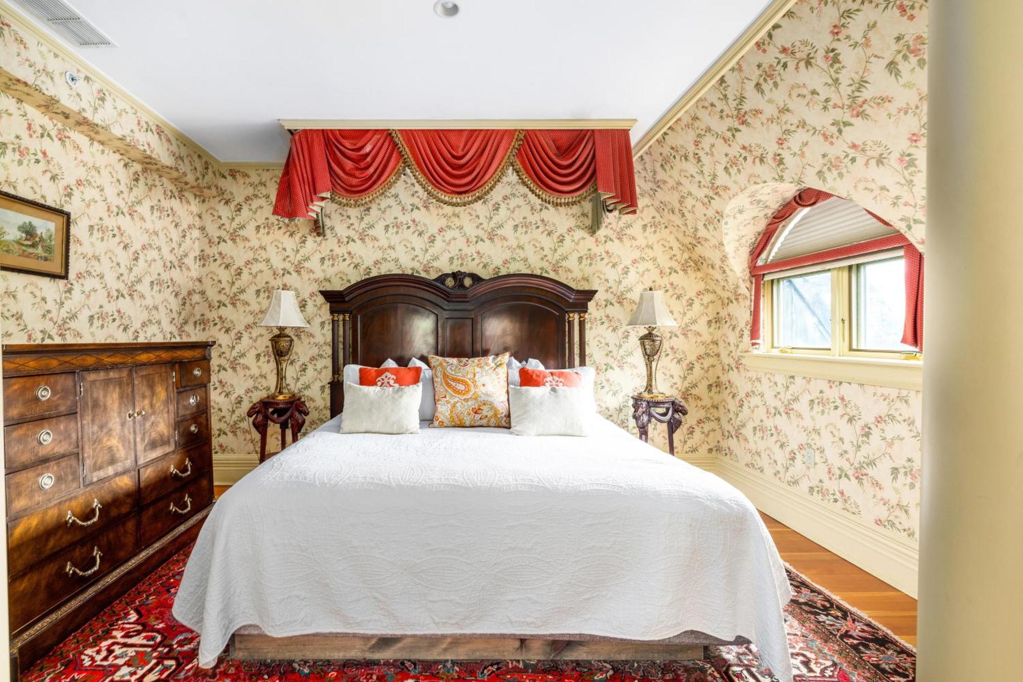 The Inn At Erlowest Lake George Esterno foto