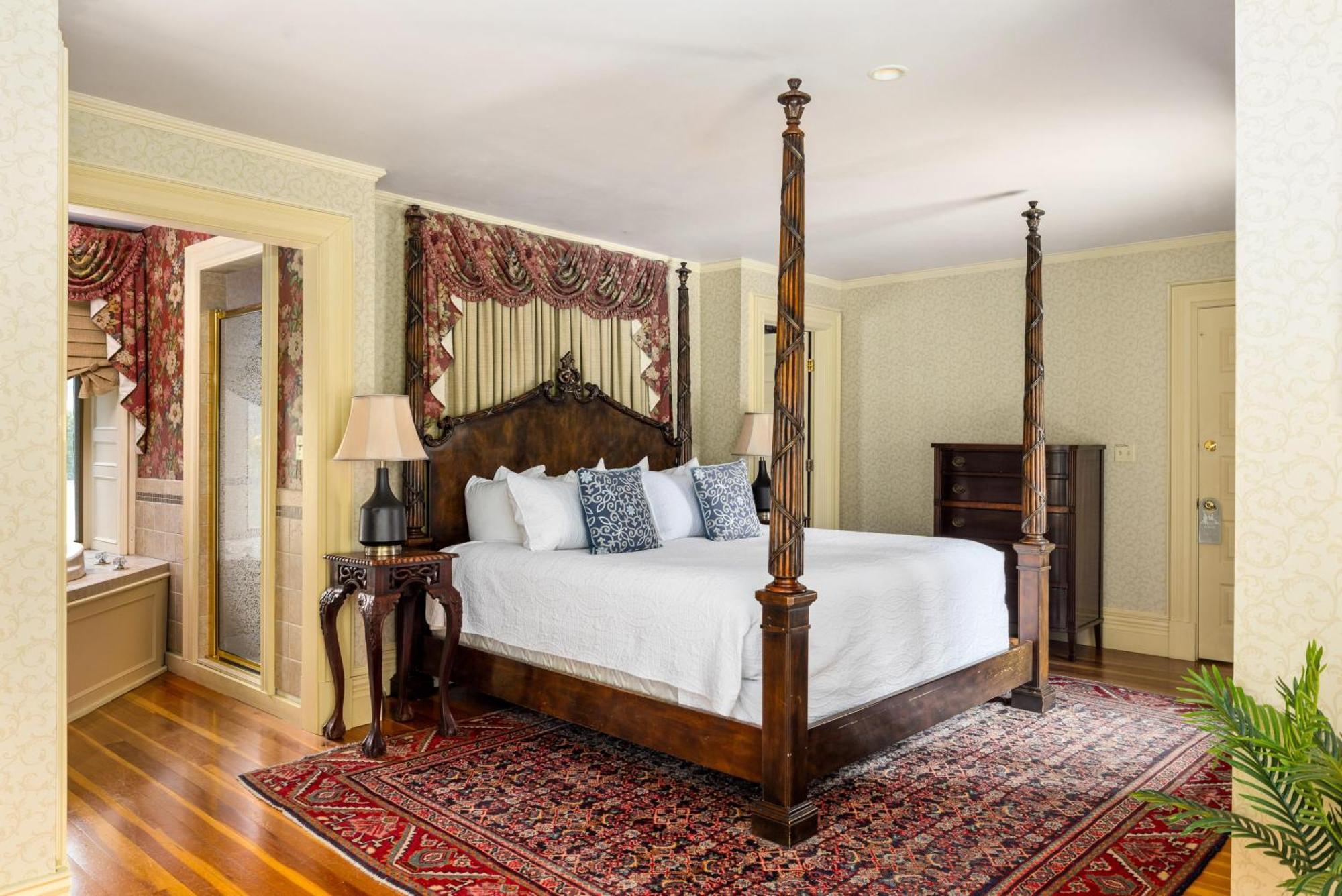 The Inn At Erlowest Lake George Esterno foto
