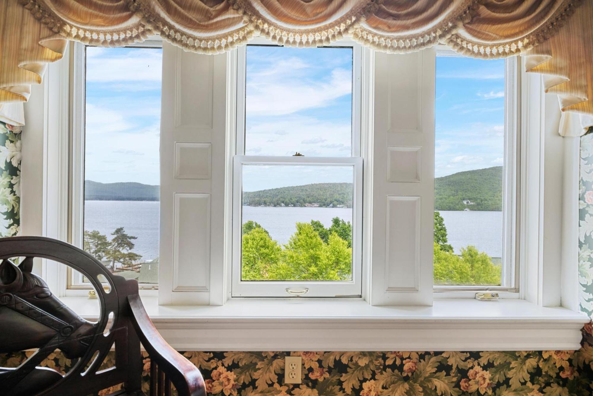 The Inn At Erlowest Lake George Esterno foto