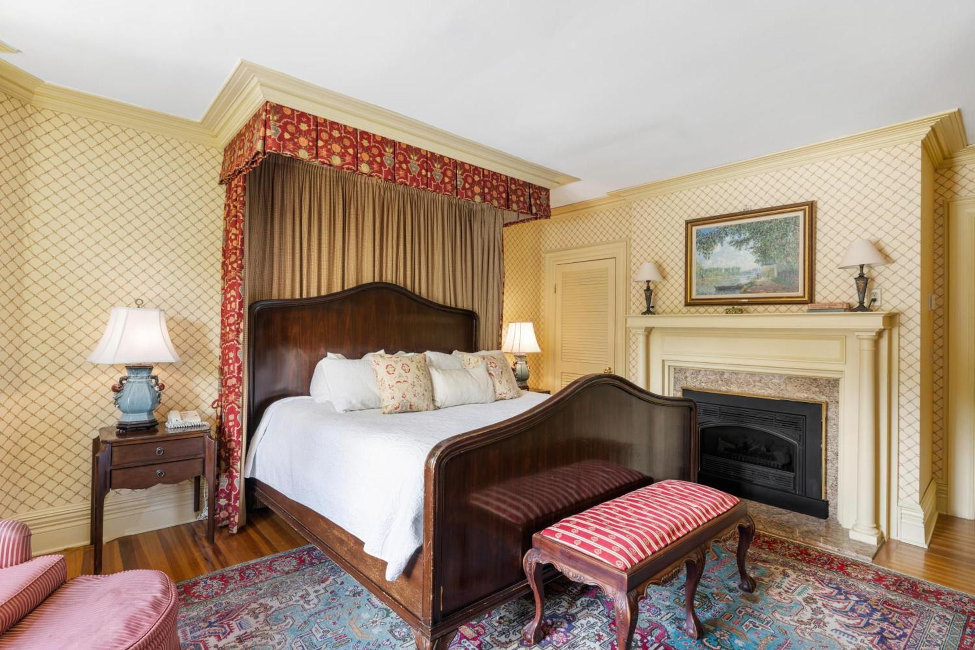 The Inn At Erlowest Lake George Esterno foto